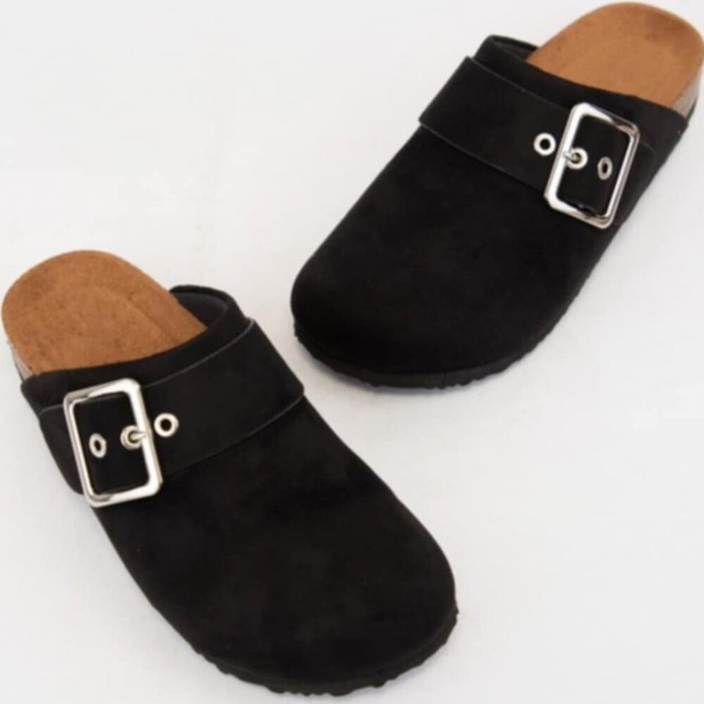 Cookie Buckle‎ Clogs